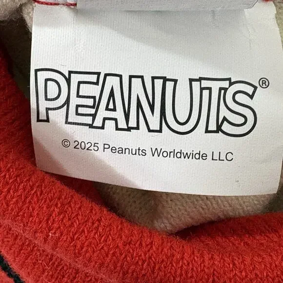 Snoopy Peanuts Pom Beanie Hat Woodstock One Size Stretch New Red White Sledding - Picture 8 of 9